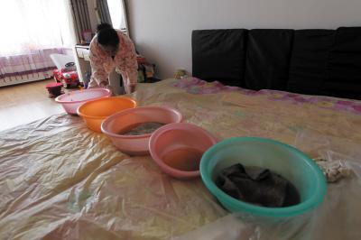 大冶楼上漏水，住户失联，小区没物管，业主维权难！律师来支招……
